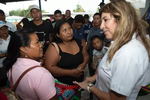 Maricel de Mulino se reúne con residentes de Piriati-Emberá