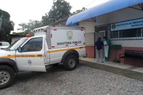 Hombre de 62 años pierde la vida tras ser embestido por un auto tipo pick-up