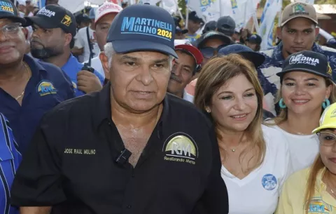 Mulino se mantiene al frente en nueva encuesta de La Prensa