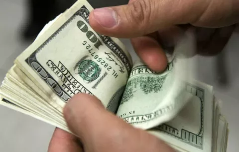 Gobierno paga remanente del décimo a funcionarios