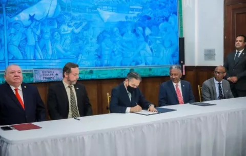  Panamá lanza un plan para el desarrollo de semiconductores