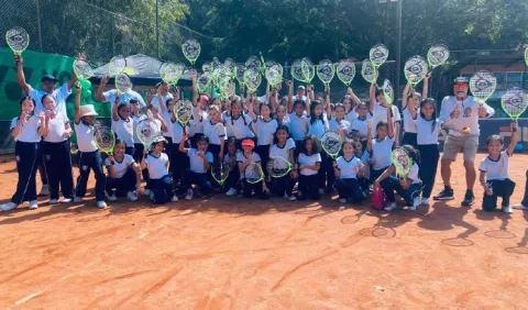 Niñas panameñas dan sus primeros pasos en el tenis