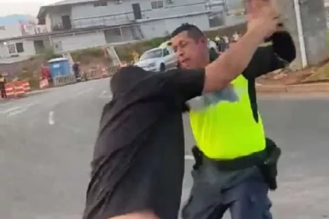 Policía investiga a unidad de tránsito que se fue a los golpes con taxista