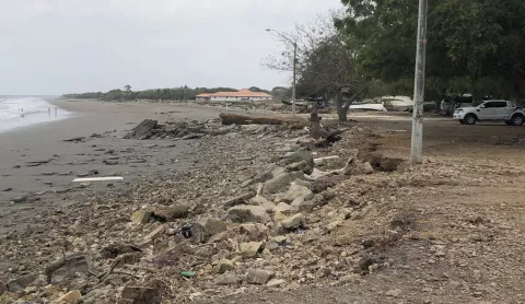 Preocupa avance del mar en playas de Los Santos