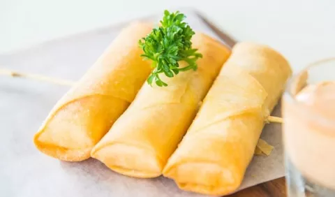 ¿Cómo hacer rollos primavera caseros?