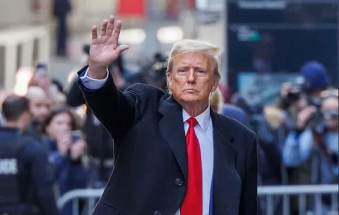 Trump, al banquillo de los acusados en juicio histórico
