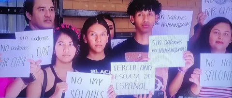 Estudiantes de la Unachi no tienen aulas 