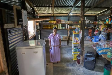 Paneles solares mejoran calidad de vida en la comarca