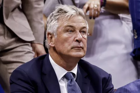 Alec Baldwin dice que lleva casi 40 años sobrio