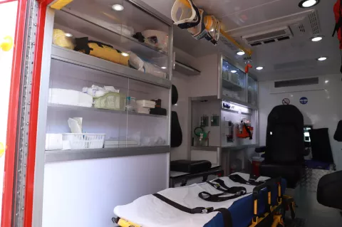 Entregan ambulancias a los bomberos para zonas regionales
