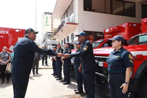 Colón: Ven con buenos ojos entrega de ambulancia a bomberos  