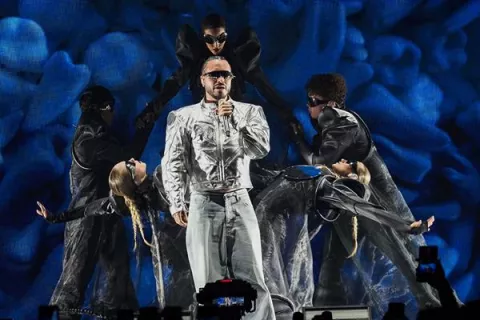 J Balvin postula su candidatura al trono del reggaeton