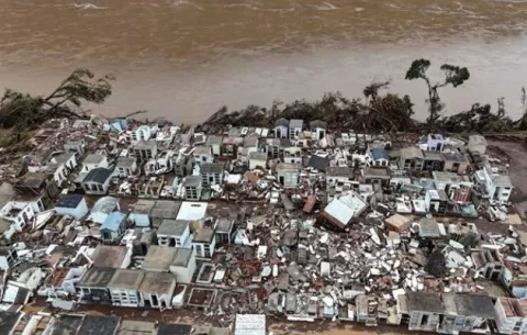  Suben a 137 los muertos por los temporales en el sur de Brasil