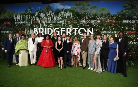 ‘Bridgerton’ logra el mejor estreno de serie en inglés de Netflix