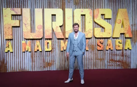 Chris Hemsworth comparte créditos con su esposa en 'Furiosa'