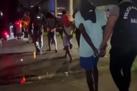 Atrapan a cinco personas por intensa balacera en Colón