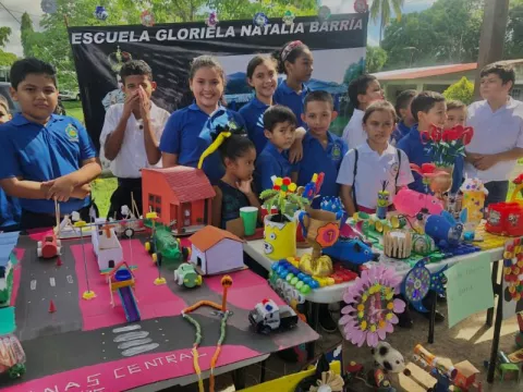 Estudiantes de Herrera aprenden reciclando 