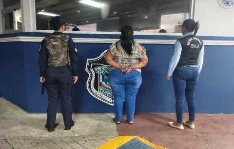  Aprehenden dos funcionarias del Meduca por tráfico de influencias