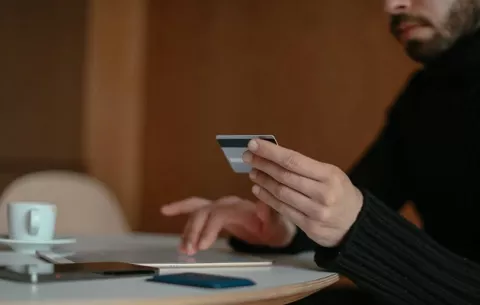 ¿Cómo puedes generar un historial y puntaje de crédito?