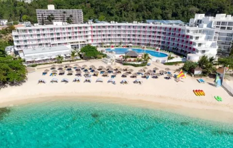Wyndham y Decameron firman alianza y expanden oferta vacacional a Panamá 