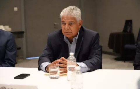  Barclays recomienda vender bonos de Panamá ante posible inhabilitación de Mulino