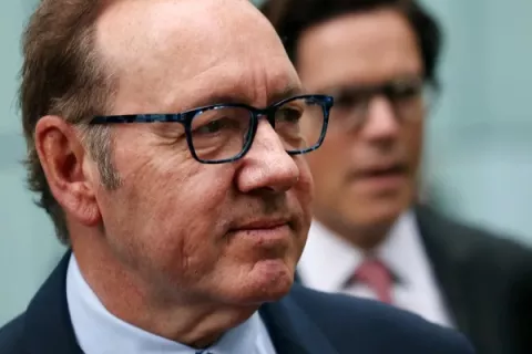 Kevin Spacey niega acusaciones de comportamiento inapropiado