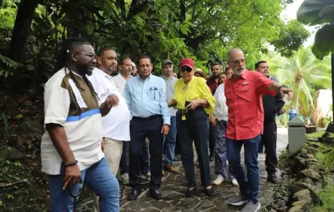 Mayín Correa y José Luis Fábrega recorren complejo Mi Pueblito
