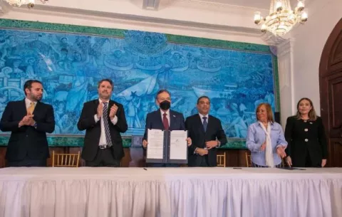  Cortizo firma decreto que reglamenta la nueva Ley de Medicamentos 