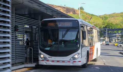 Crisis de metrobuses revive la idea de un manejo mixto