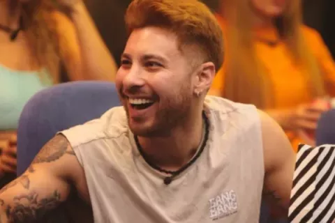 Miguel Melfi, entre finalistas de la Casa de los Famosos