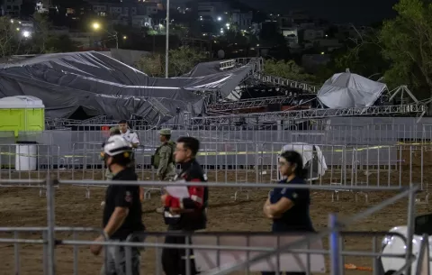 Derrumbe durante evento político deja 9 muertos en México