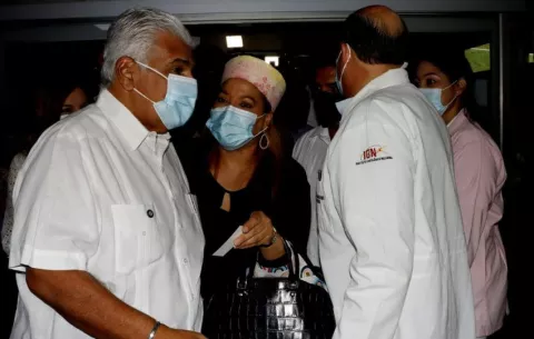 Mulino visita el ION y reafirma compromiso con los pacientes