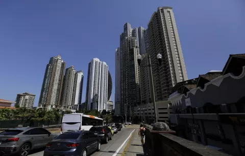 Panameños aspiraron a un salario de $1,011 en abril 