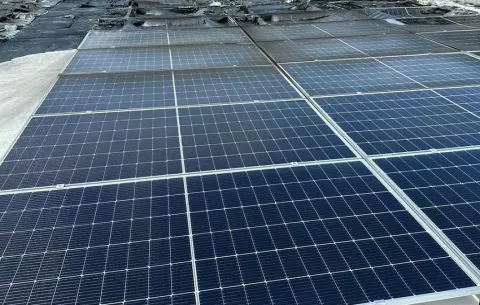 ¿Qué factores influyen en el incendio de paneles solares?