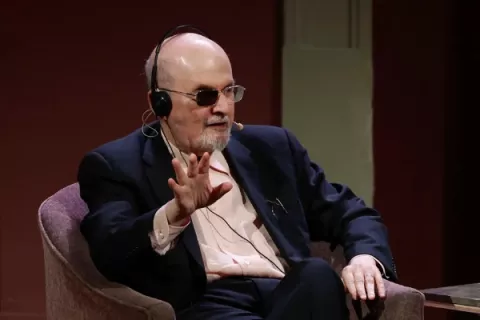 Salman Rushdie: 'La literatura no puede cambiar el mundo'