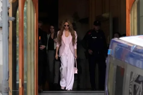 Shakira finiquitará sus cuentas con la justicia española