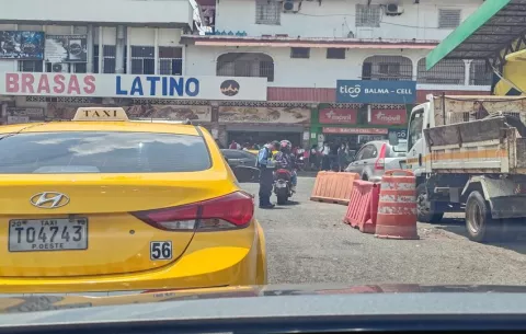 Taxistas en La Chorrera, tras la pista de los piratas