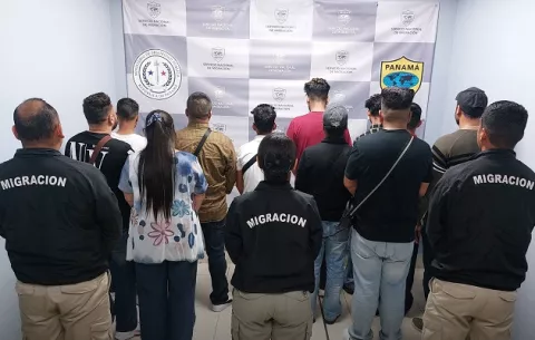 Panamá devuelve a 12 ciudadanos indios que viajaban con visas falsas