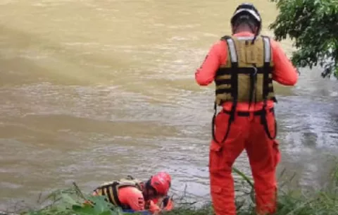 Un estudiante muere al ser arrastrado por una cabeza de agua