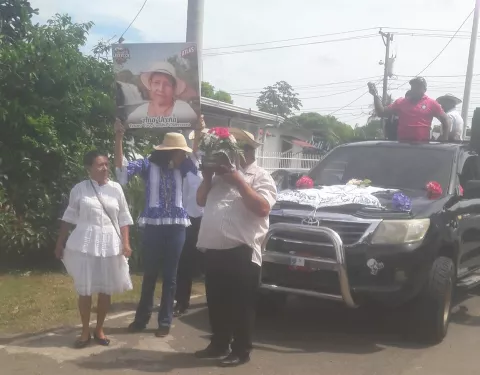 Con cumbia, dan último adiós a Ana Ureña