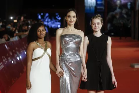 Shiloh Jolie-Pitt solicita suprimir el apellido de su padre