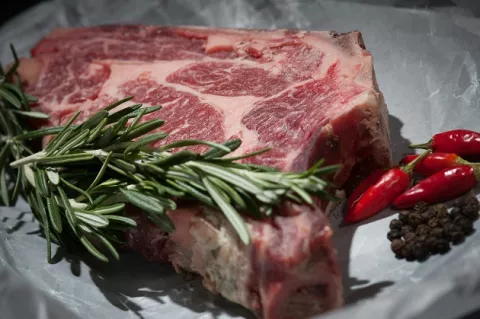 Carne de res y cerdo elevaron sus precios en mayo