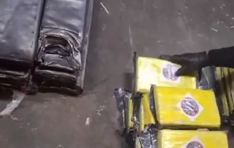 Incautan 204 paquetes de drogas en un contenedor en Colón