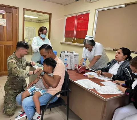 Brindan atención de salud a 600 personas en Colón