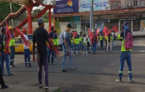 Miembros del Suntracs cierran la vías en Colón, Chiriquí y Bocas del Toro