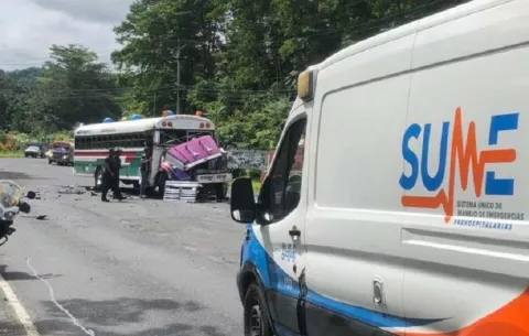 Triple colisión en la carretera Panamá-Colón deja varios lesionados