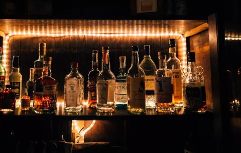 Comercio ilícito aumentaría si se aprueba subir impuestos al alcohol 