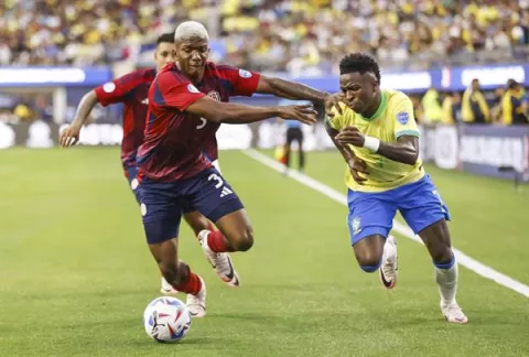 Gustavo Alfaro saca pecho tras empate de Costa Rica ante Brasil