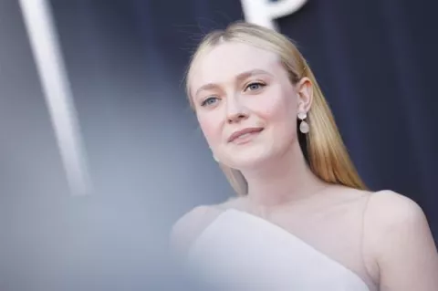 Tom Cruise regala a Dakota Fanning unos zapatos por su cumpleaños