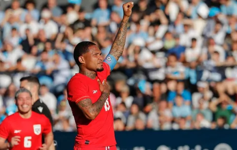 Eric Davis advierte que darán la vida ante Uruguay